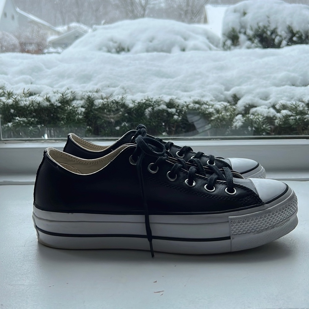 Woman’s platform converse leather